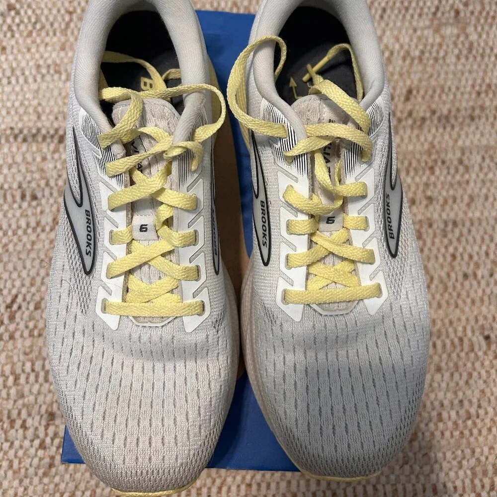 BROOKS LEVITATE RUNNING SHOES, SIZE 7 WOMENS, LIGHTLY USED - Picture 2 of 9